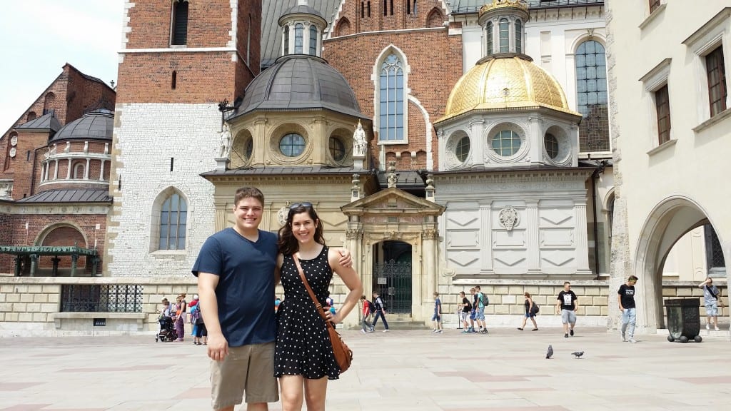 凯特·斯道姆和杰里米·斯道姆在克拉科夫瓦维尔城堡进行第一次为期两周的欧洲之旅。