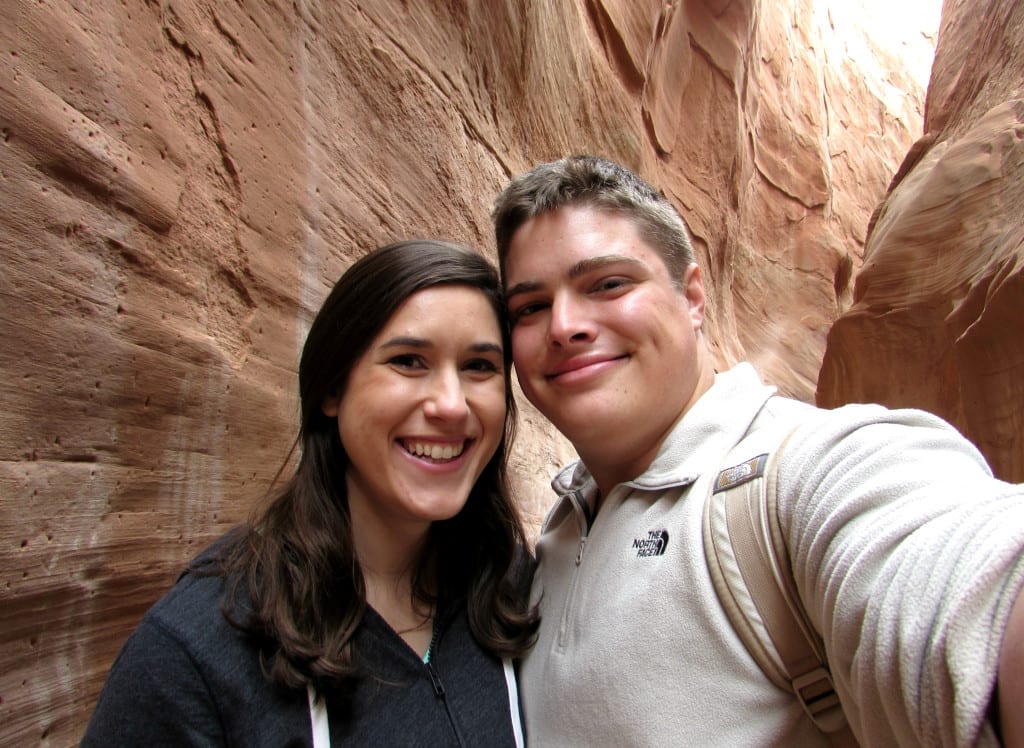 凯特·斯道姆和杰里米·斯道姆在犹他州幽灵峡谷自拍