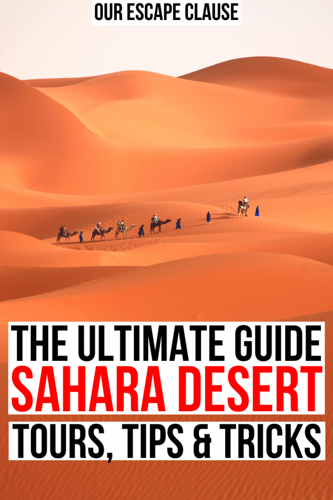 撒哈拉沙漠中的沙丘，摩洛哥沙漠之旅的参与者在中心。黑色和红色的文字写着“撒哈拉沙漠之旅的终极指南技巧”