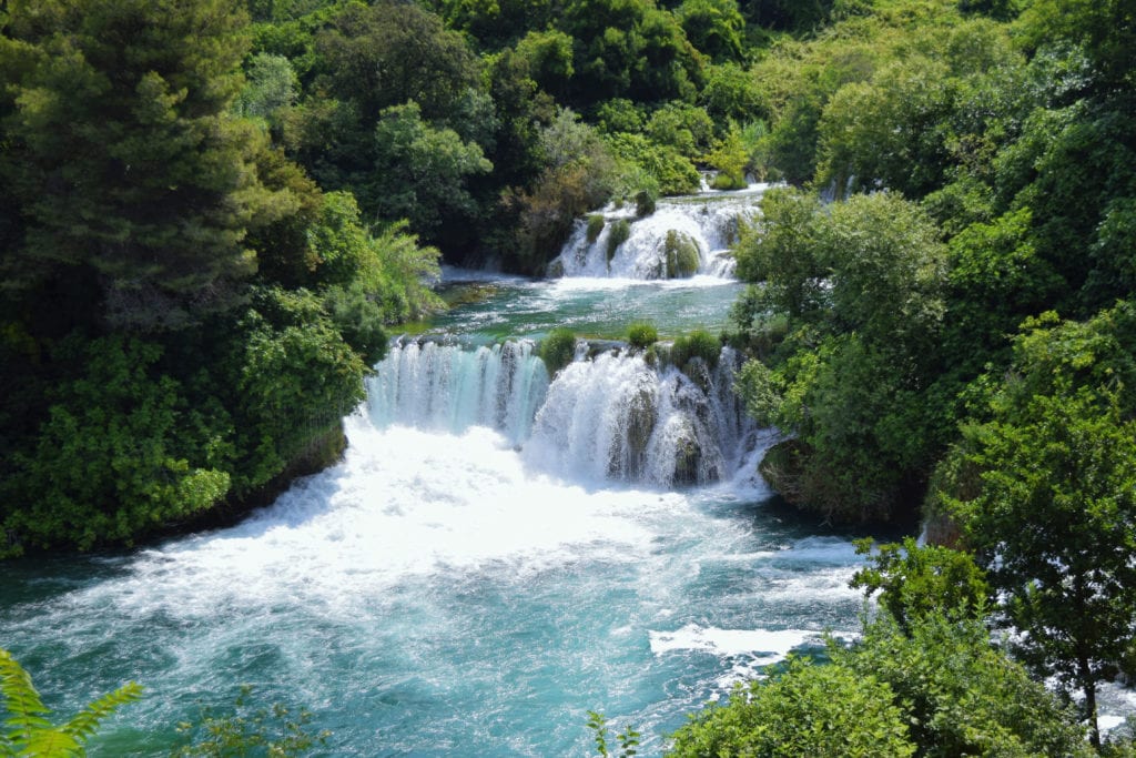 喀尔卡瀑布国家公园，如何选择喀尔卡瀑布或克罗地亚普利特维塞瀑布