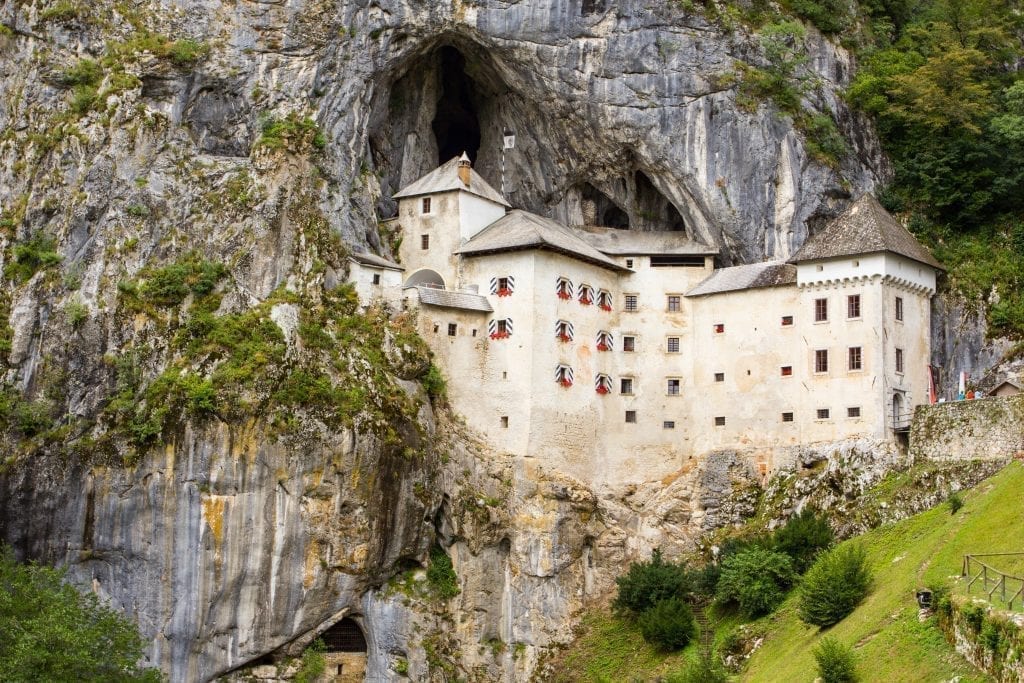 斯洛文尼亚的Predjama城堡，位于斯洛文尼亚最美丽的地方之一的洞穴口