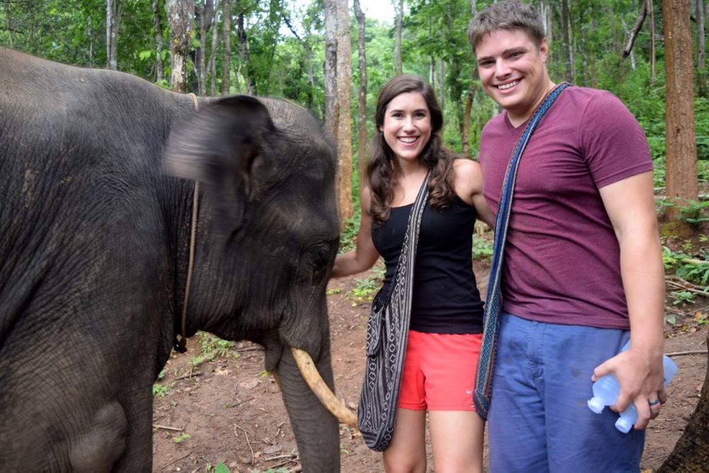 凯特和杰里米在清迈附近与一头大象发生了冲突，挥霍了泰国之旅的预算必威体育官方登录