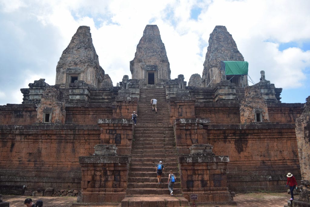 吴哥窟的大寺庙，是柬埔寨背包客最好的旅游景点之一