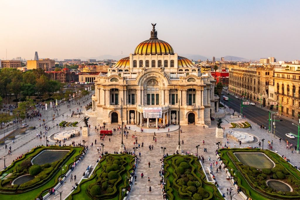 鸟瞰palacio de bellas artes，在墨西哥城的3天行程中最好的地方之一