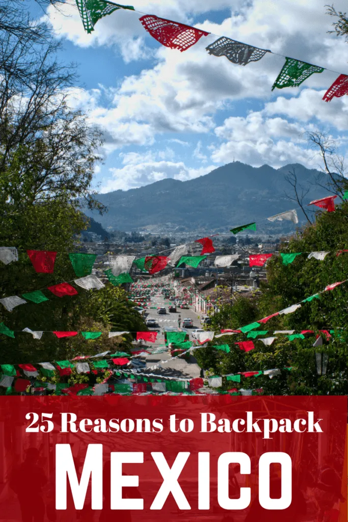 恰帕斯山脉为背景的照片，红底白字写着“背包墨西哥的25个理由”。