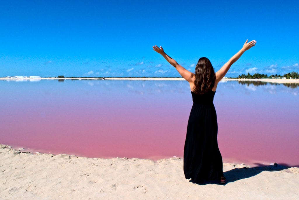 墨西哥拉斯科罗拉达斯的粉色湖泊