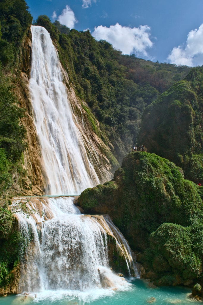 El chiflon新娘面纱瀑布，墨西哥最美丽的瀑布之一