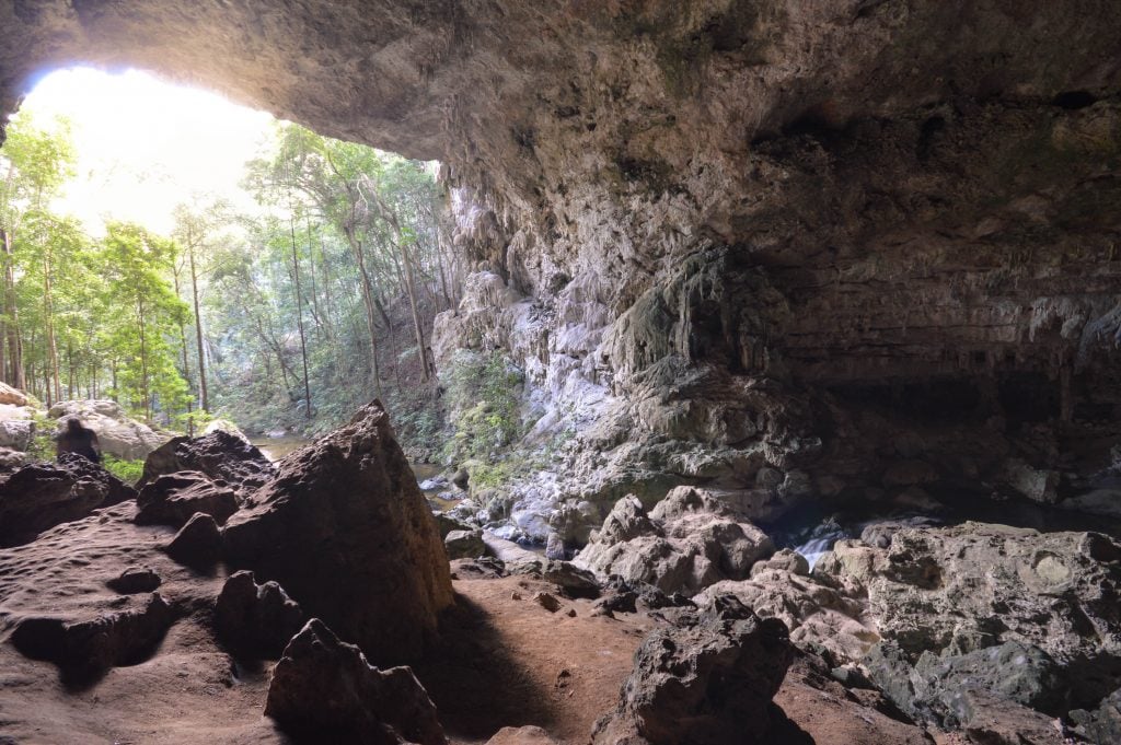 从洞穴内部看到的伯利兹里约热内卢frio洞穴的入口