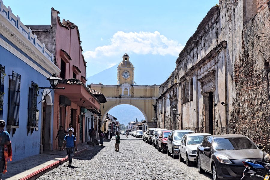 瓜地马拉安提瓜著名的黄门，在瓜地马拉游览2周