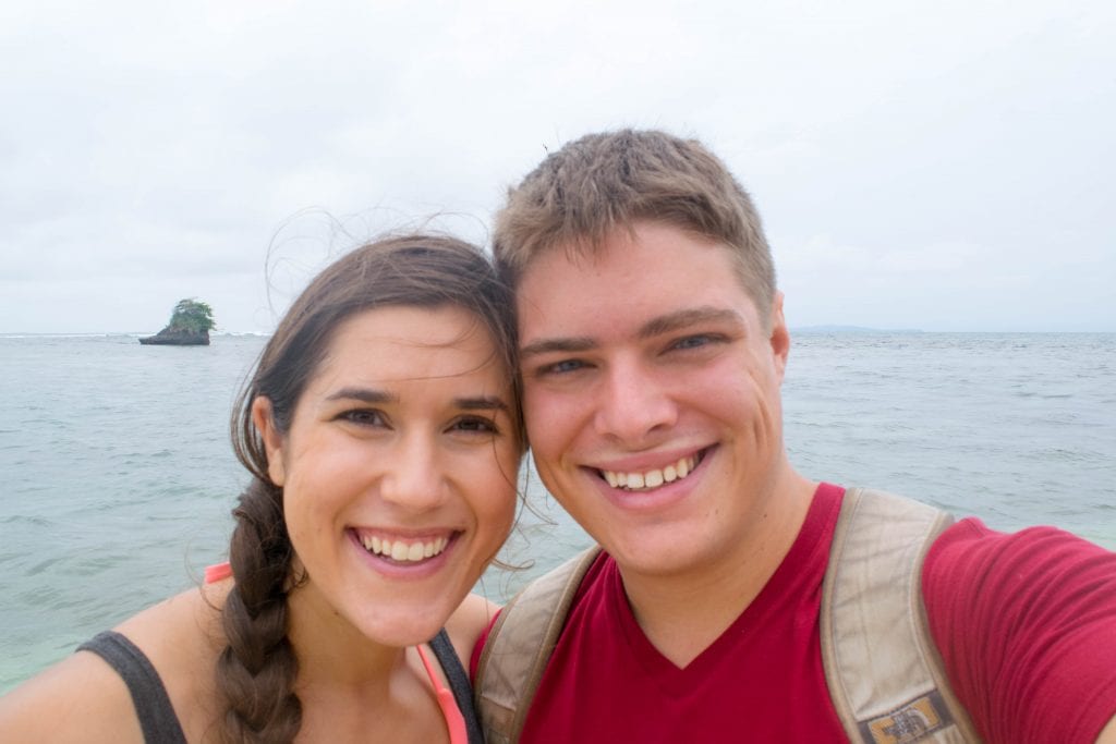 凯特风暴和杰里米风暴在巴拿马海滩上的自拍照