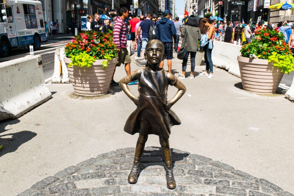纽约市金融区的无畏女孩雕像