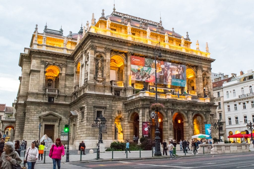 布拉格或布达佩斯:布达佩斯歌剧院