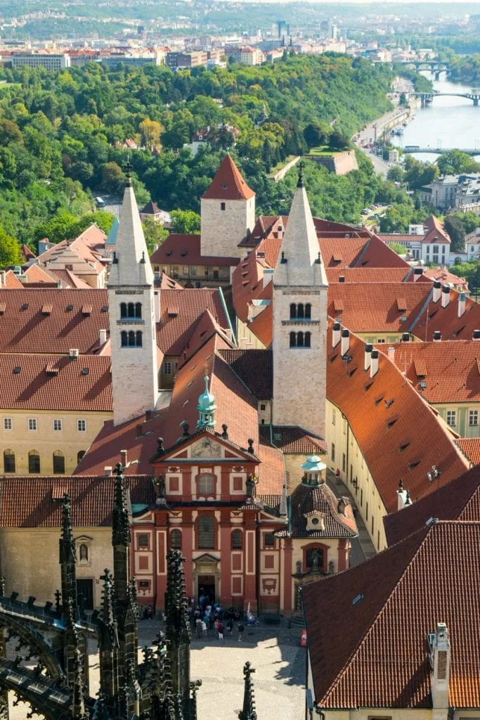 布拉格，维也纳，布达佩斯，布拉迪斯拉发，中欧行程:从圣维特大教堂塔顶俯瞰