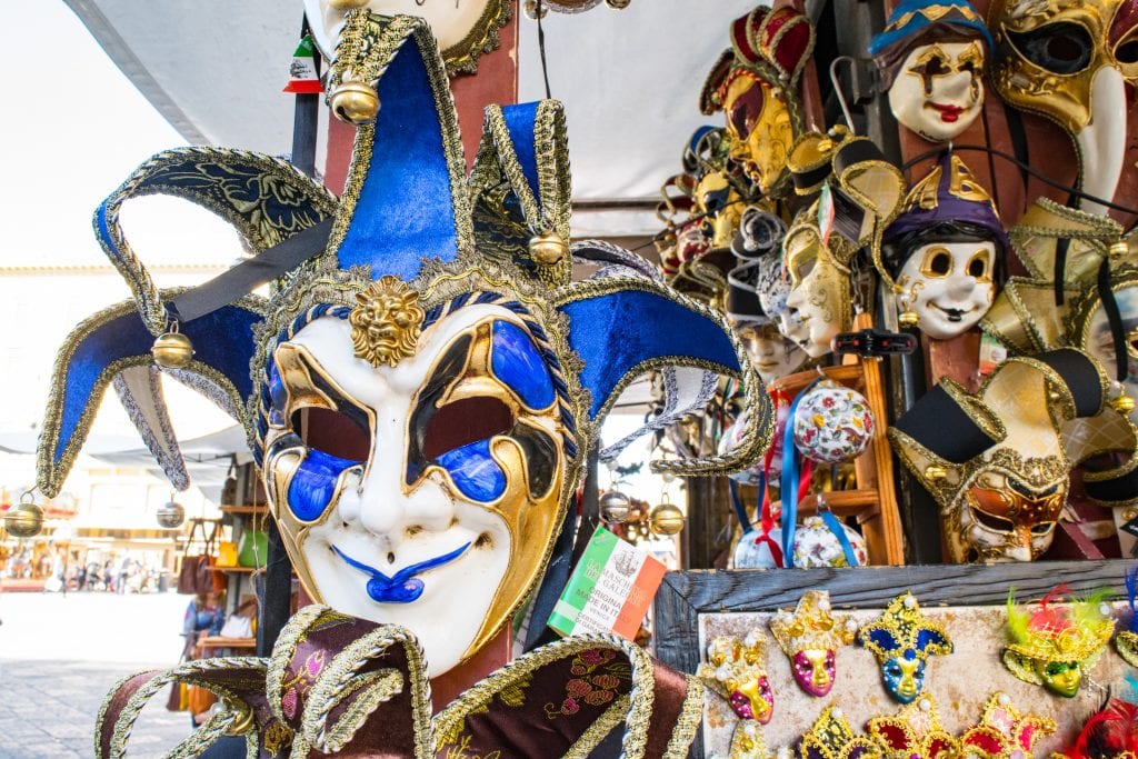 在意大利佛罗伦萨的圣洛伦索市场看到的面具