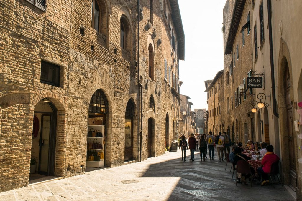 关于意大利的最佳语录:圣吉米尼亚诺的街道