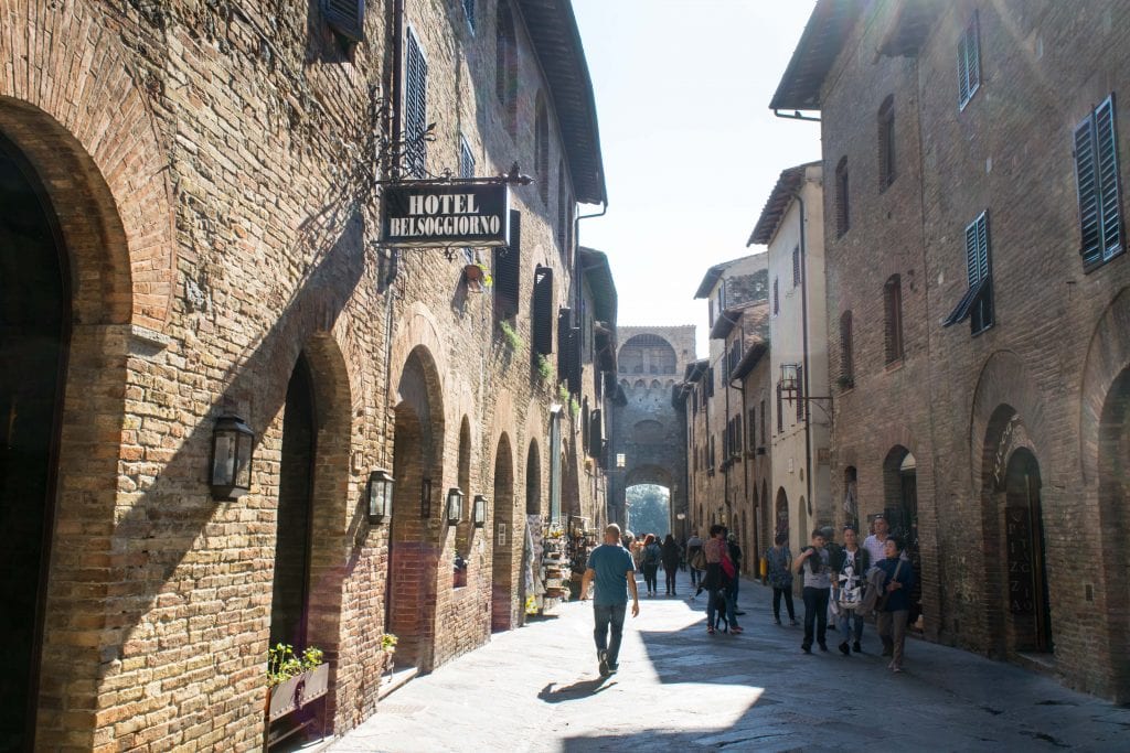佛罗伦萨或罗马:圣吉米尼亚诺的街道
