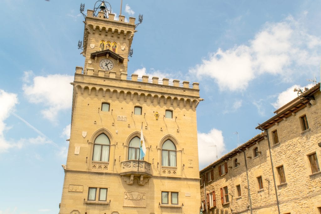 关于圣马力诺的有趣事实:公共宫殿外观