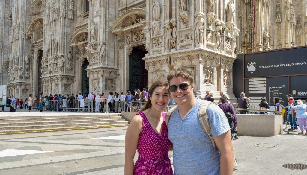 米兰一日游行程:夫妇在大教堂