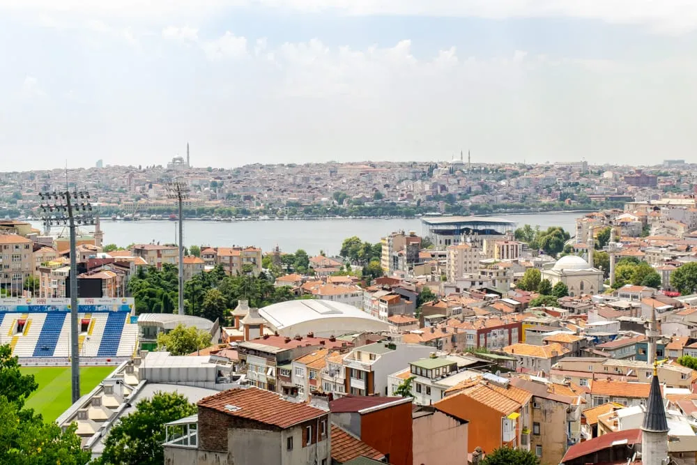 从加拉塔俯瞰伊斯坦布尔的天际线