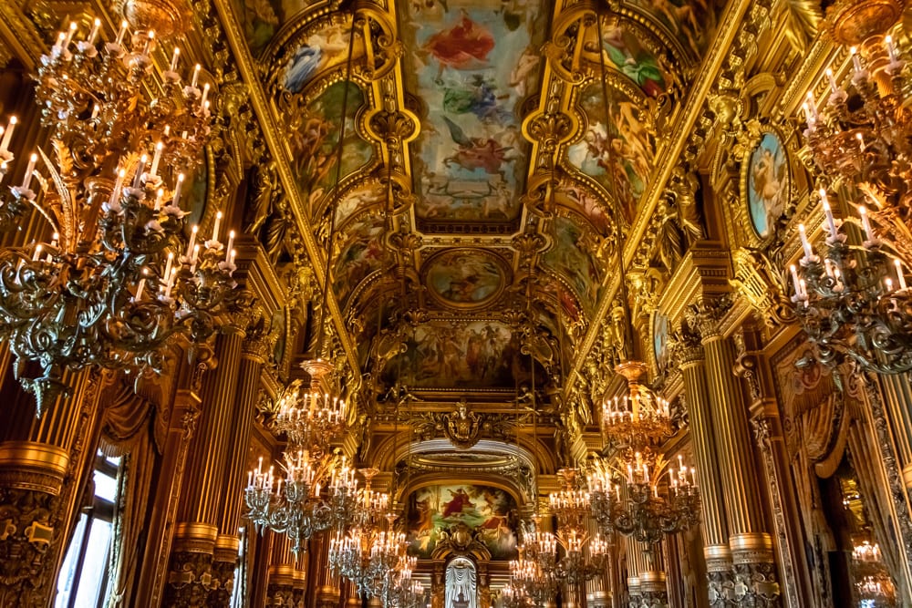 加尼耶宫的镜厅，是巴黎最上镜的地方之一