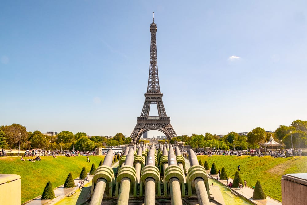 8月的巴黎:埃菲尔铁塔