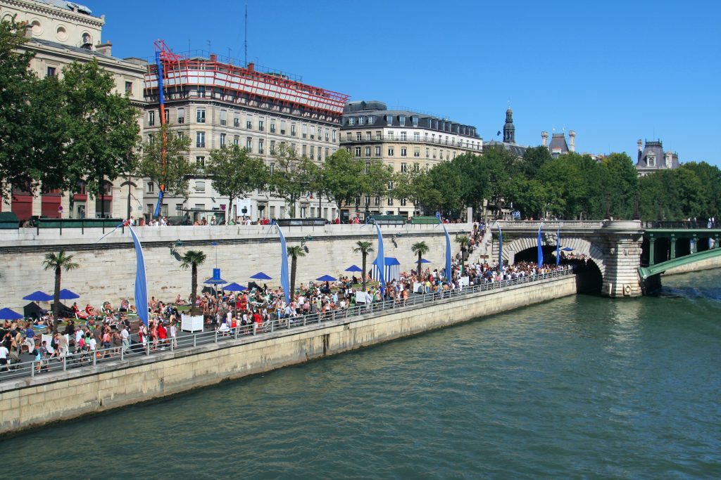8月，从塞纳河对岸看到的巴黎