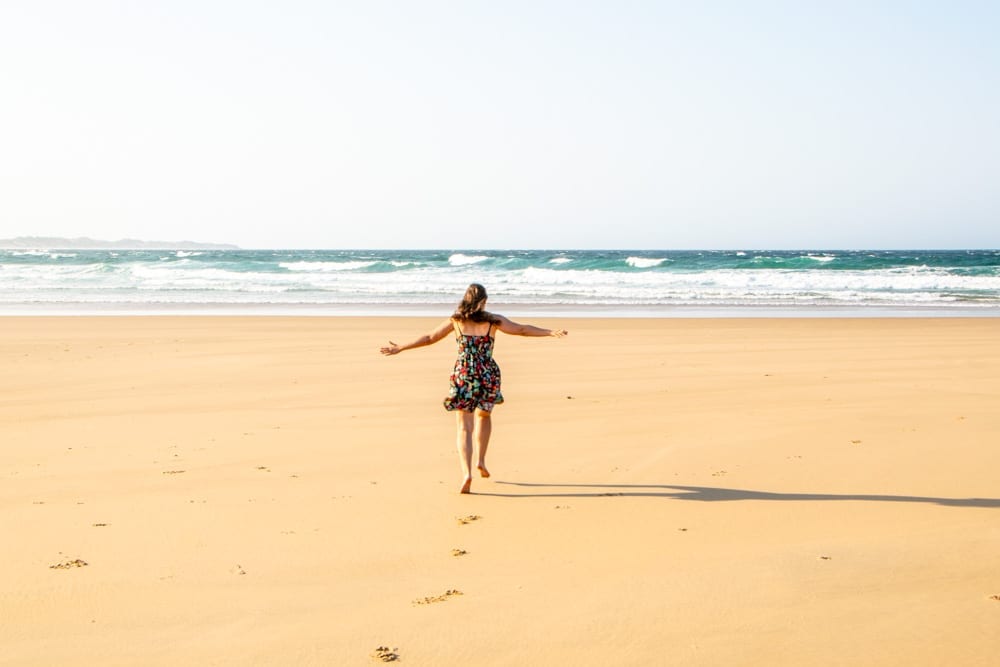 莫桑比克，托福:海滩上的女孩