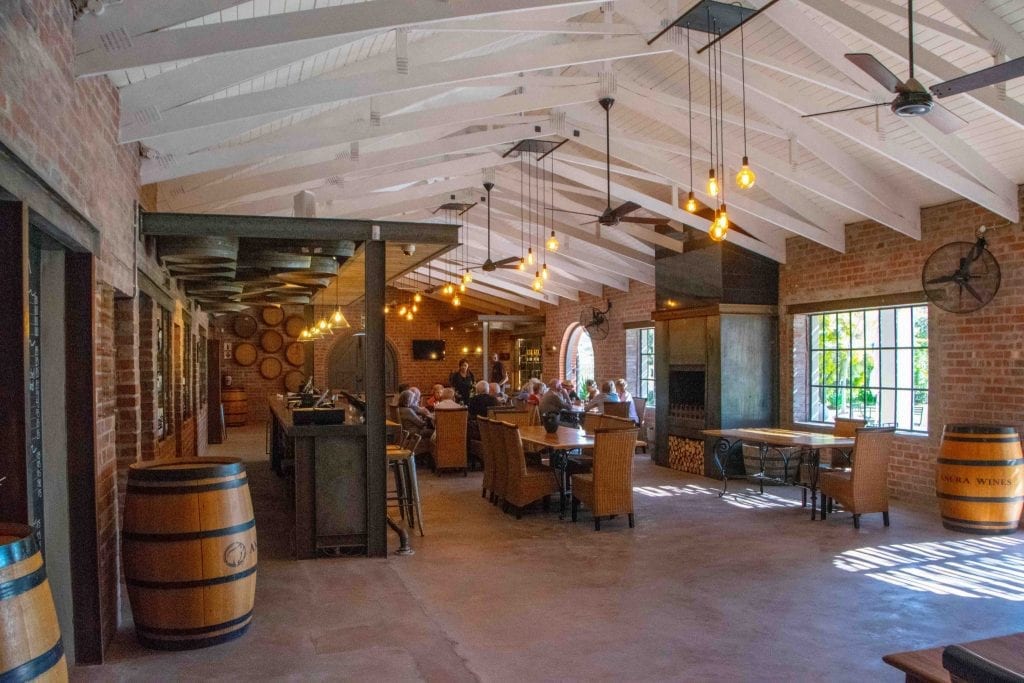 南非开普葡萄酒产区的品酒室内部