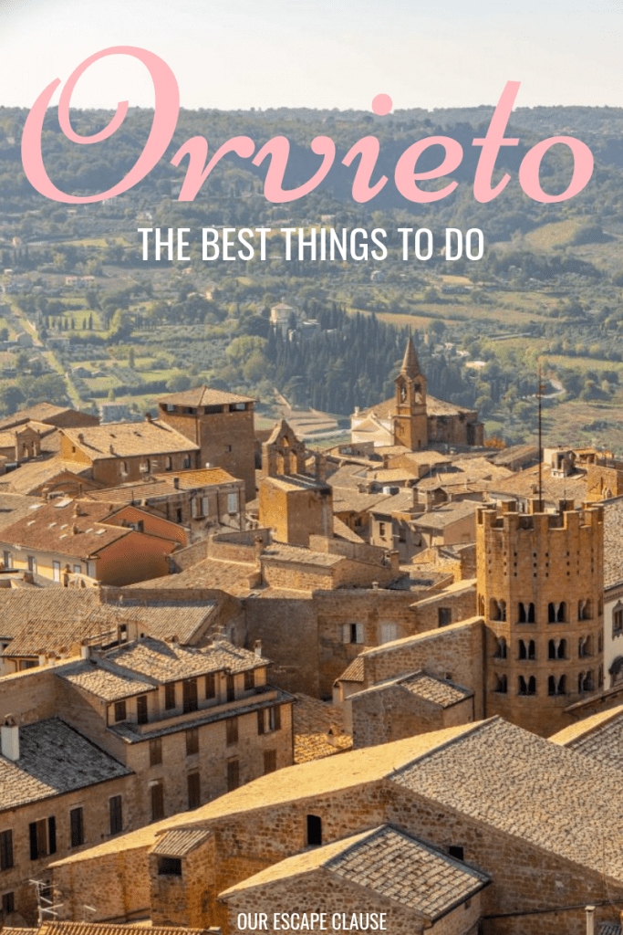 从上面看奥维多的石头建筑，粉色和白色的文字写着“奥维多最好的事情”