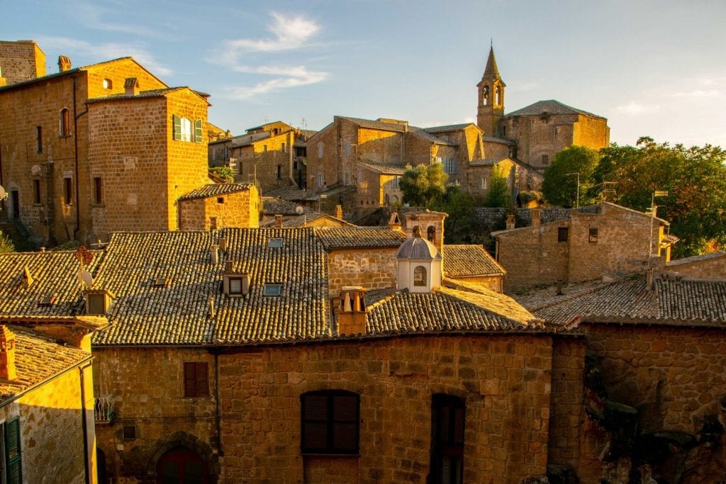日落时分的山顶小镇奥维多——当你计划去意大利旅行时，绝对值得一去!