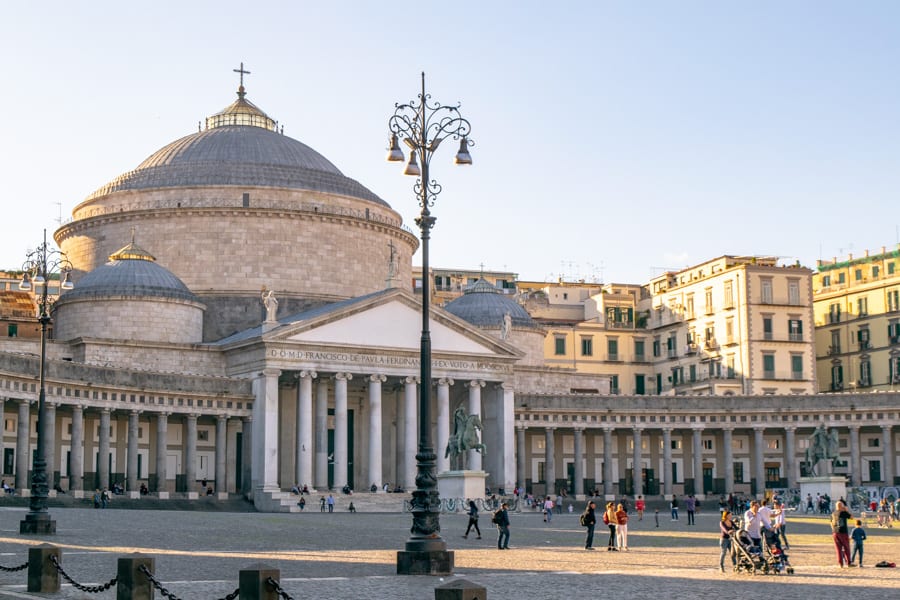 那不勒斯的广场，几部以意大利为背景的最佳电影的取景地