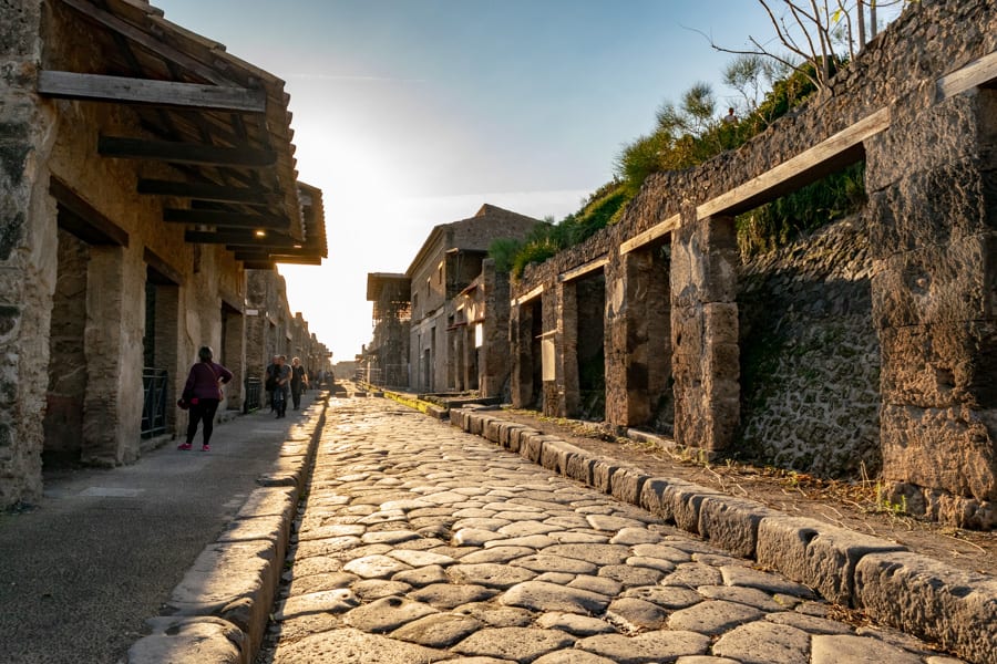 Visiting Pompeii: Streets of Pompeii
