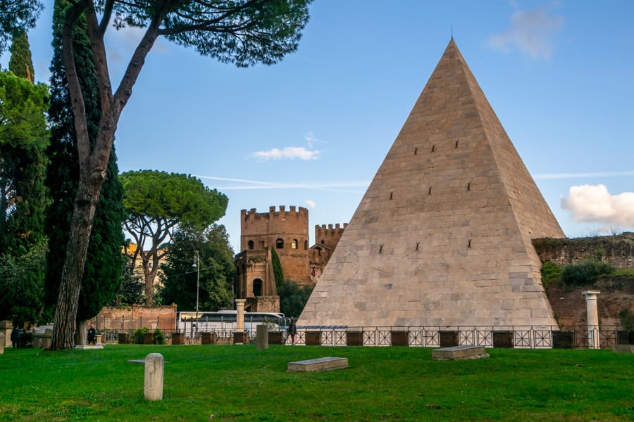 Pyramid of Caius Cestius as seen from the non-catholic cemetery on a four day rome itinerary