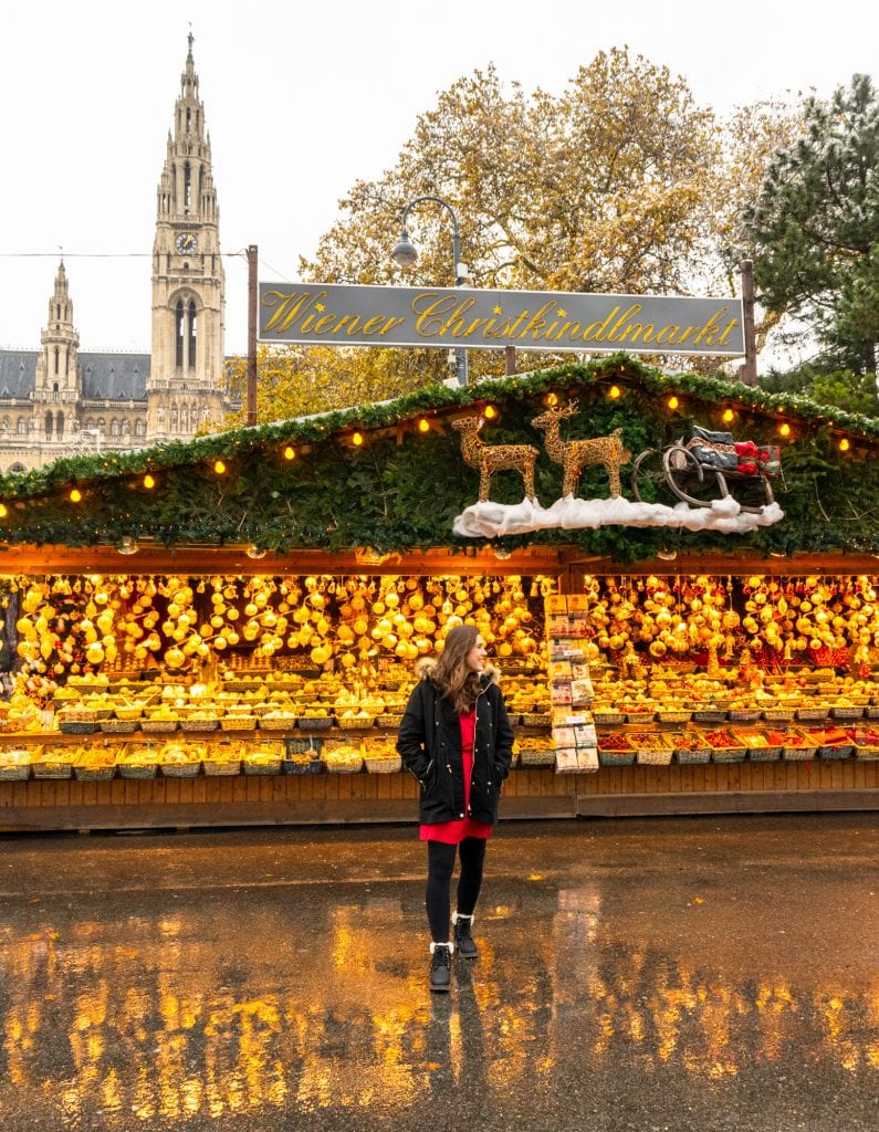 凯特在一个雨天冲进了奥地利最好的圣诞市场之一