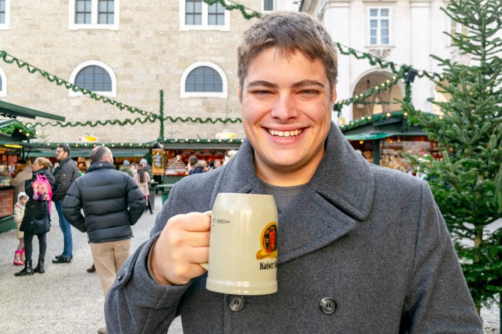 冬天的萨尔茨堡:租杯子的男人