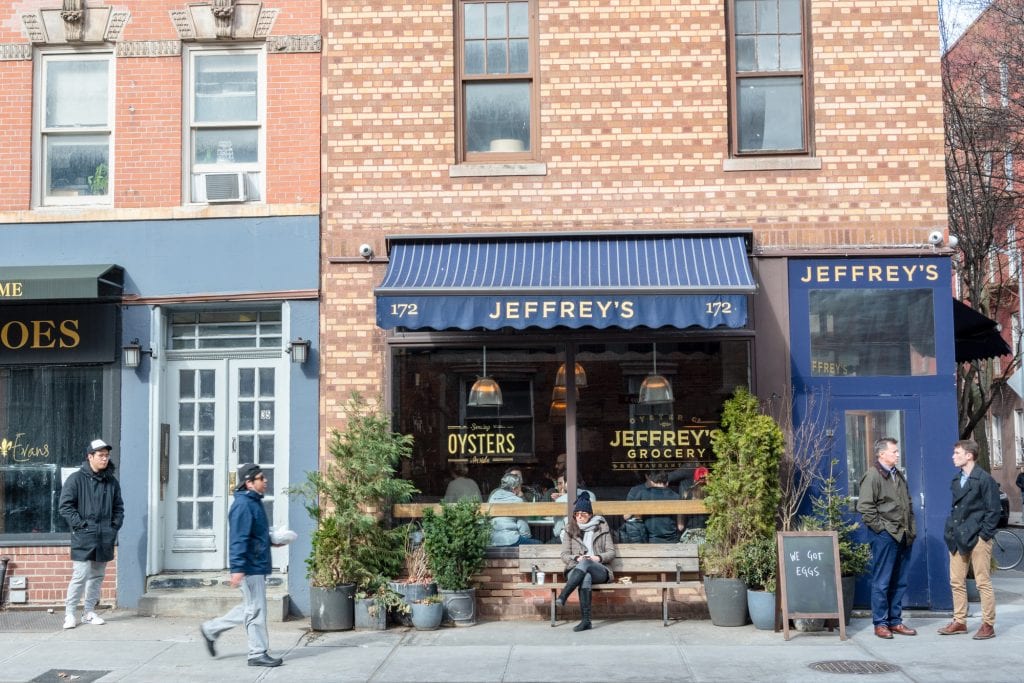 在纽约的一个长周末行程中探索时看到的jeffreys杂货店的正面