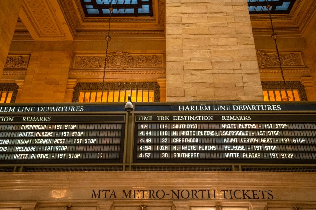 纽约4日游行程:火车时刻表中央车站