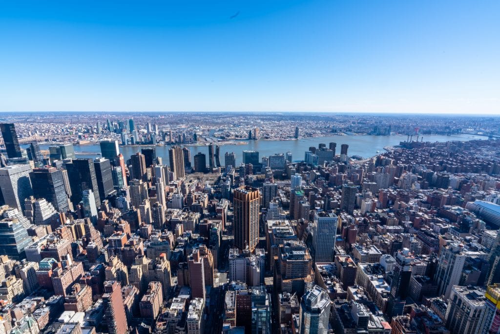 帝国大厦或岩石之巅:从帝国大厦俯瞰纽约天际线