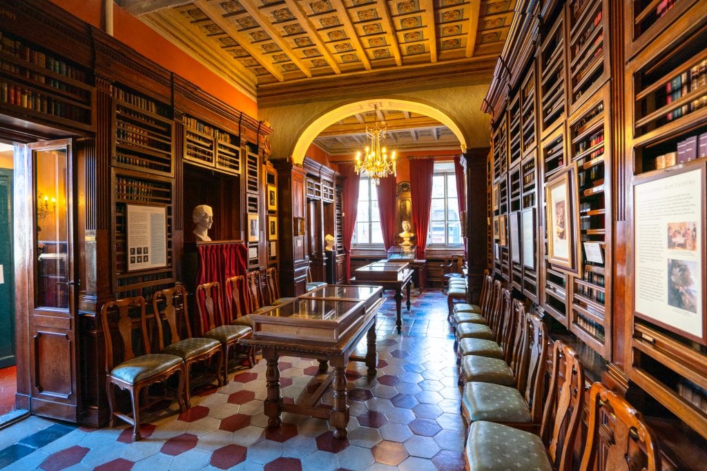 不走寻常路的罗马:济慈-雪莱纪念馆的图书馆
