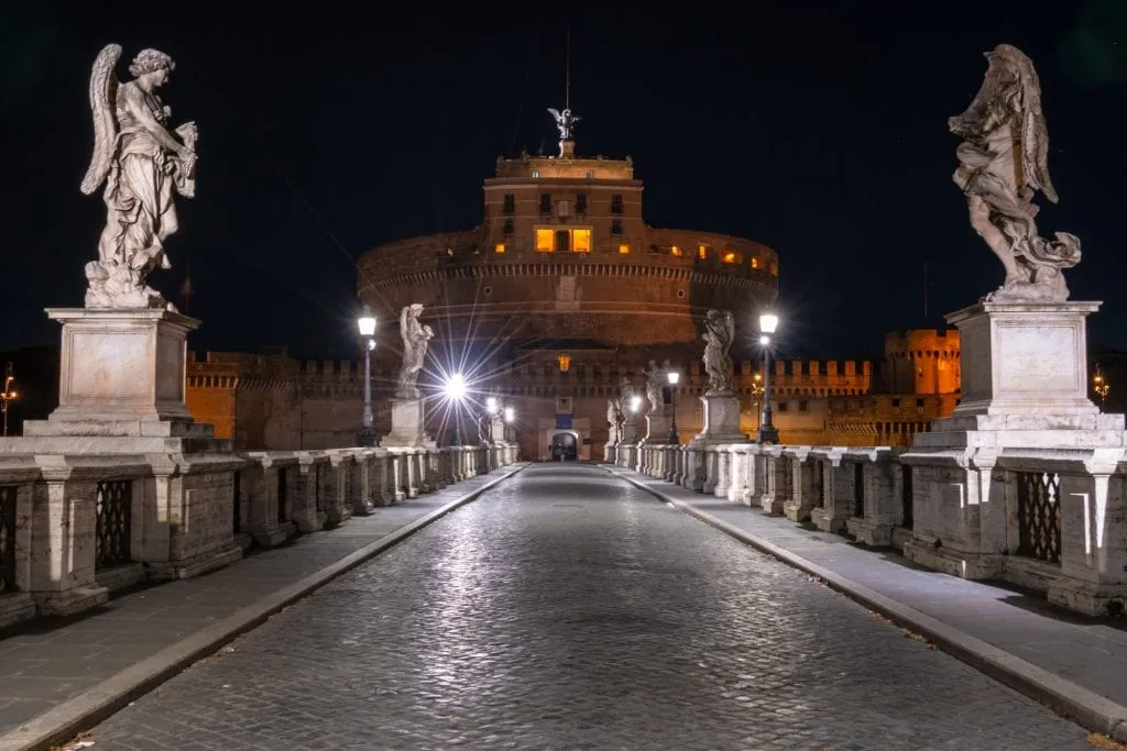圣安杰洛城堡的夜晚有桥，晚上在罗马该做些什么