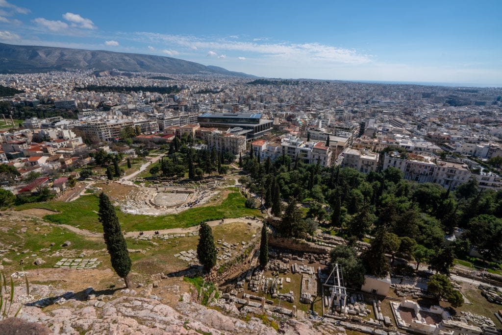 俯瞰雅典卫城山坡，远处的狄俄尼索斯剧院，2天雅典行程
