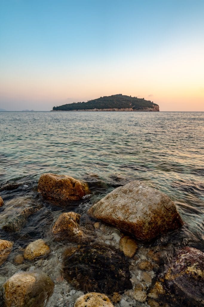 日落时分的洛克鲁姆岛，克罗地亚杜布罗夫尼克最好的景点之一