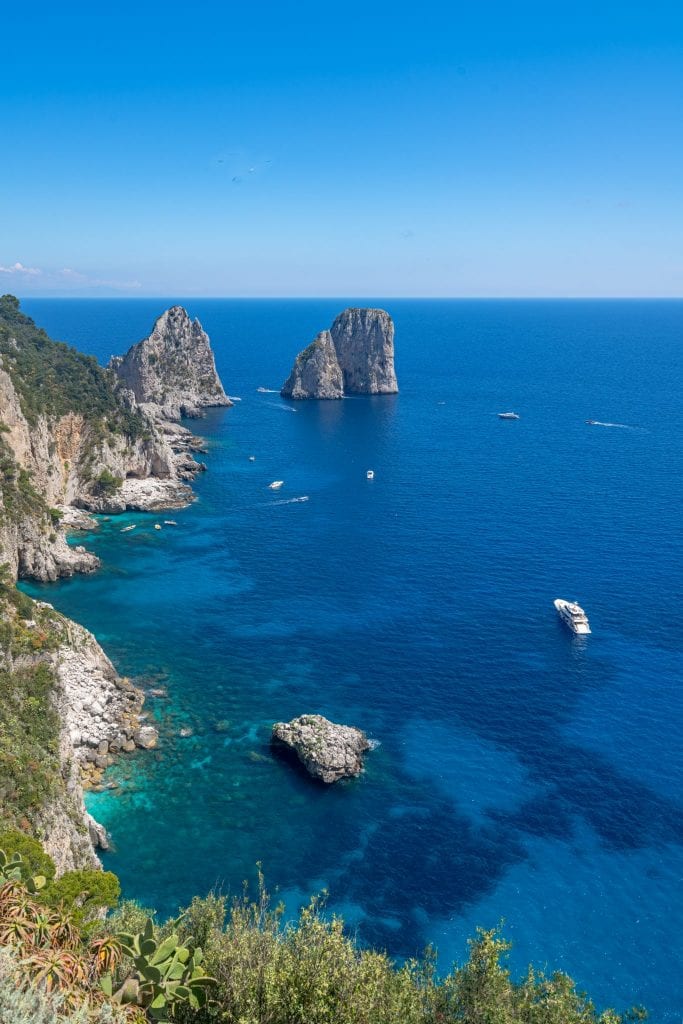 卡普里岛的岩层，意大利北部vs意大利南部