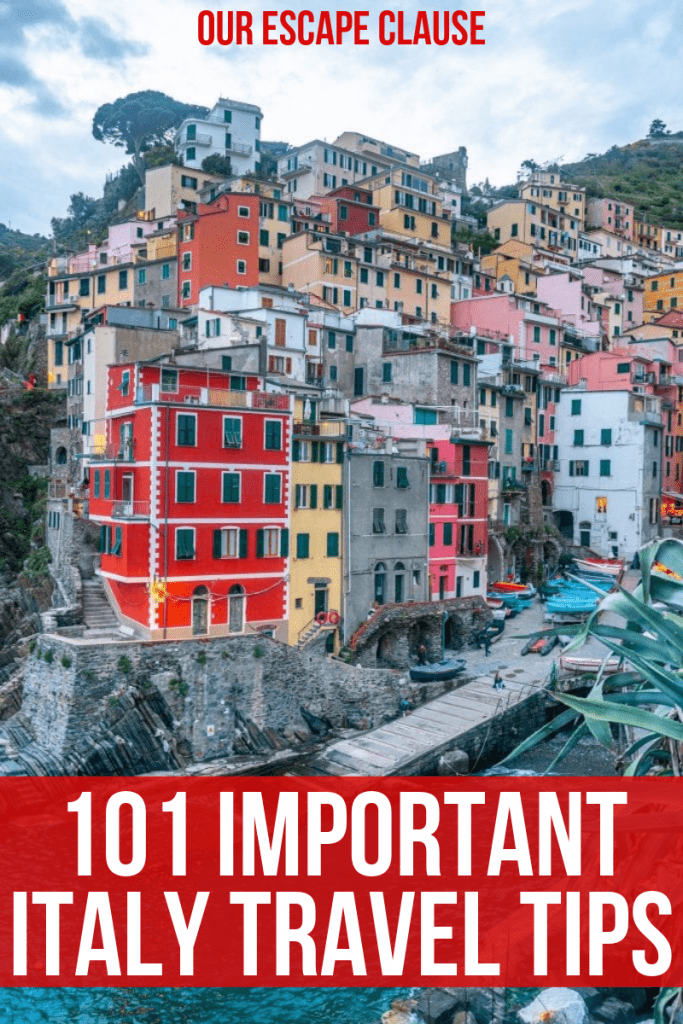 意大利Riomaggiore的照片，红色背景前面的文字覆盖写着“101个重要的意大利旅行提示”。必威体育官方登录