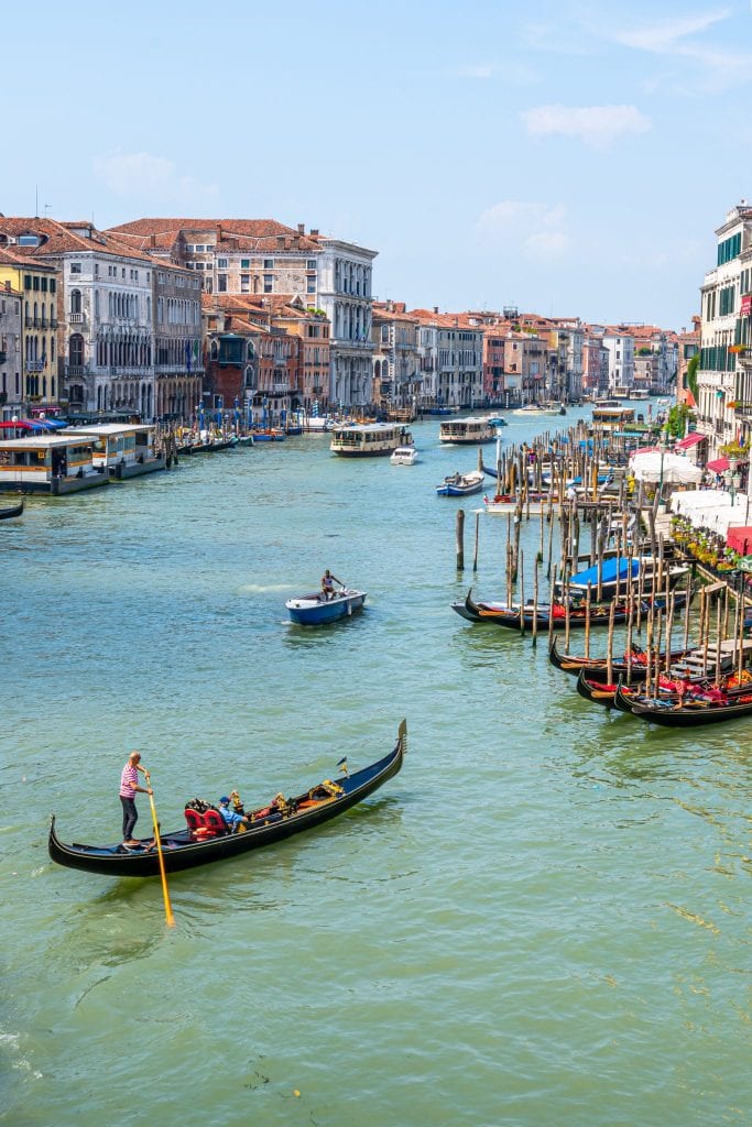 威尼斯大运河和贡多拉划行——这是你两周意大利之旅的必看项目!