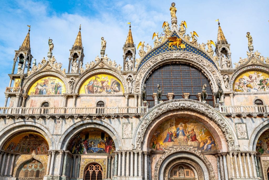 威尼斯圣马可大教堂的正面特写
