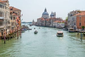 从学院桥看威尼斯大运河，威尼斯最好的视点之一!