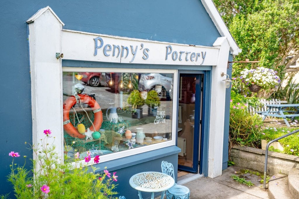 在Slea Head Drive沿线的Ventry附近的Penny's Pottery外观