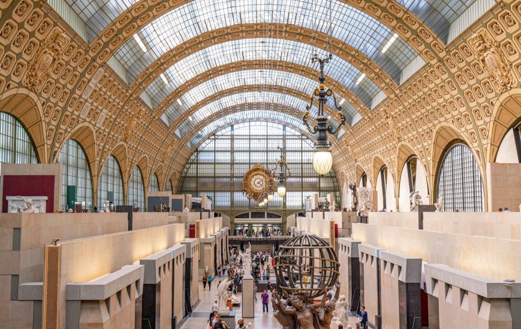 奥赛博物馆内部——如果你喜欢印象派艺术，一定要把这个地方列入你的巴黎旅行预算!必威体育官方登录
