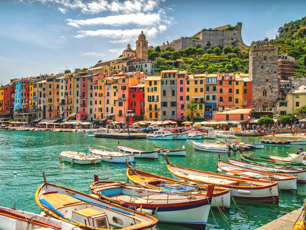 意大利的波尔图威尼斯港，前景是船只，是意大利最好的小村庄之一